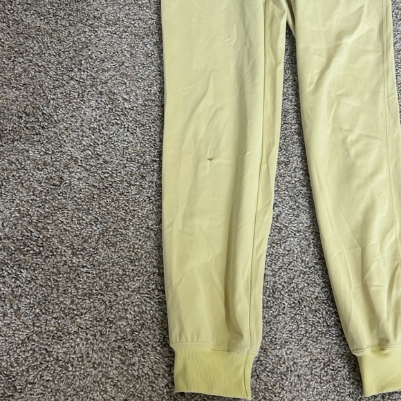 Lululemon Stretch High-Rise Jogger *Full Length
Finch Yellow Women’s Size 4 Run - Picture 9 of 11